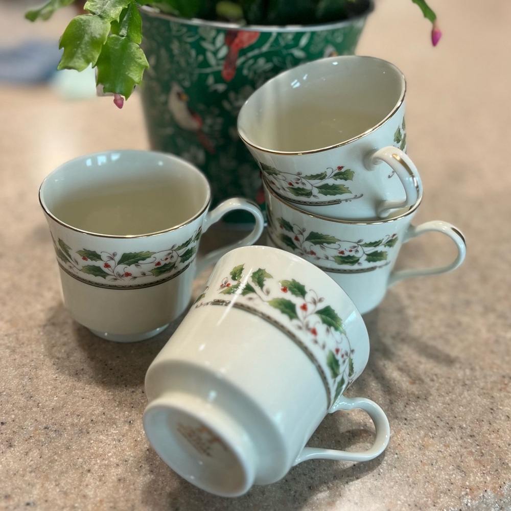 LEFTON HOLLY BONE CHINA MUGS